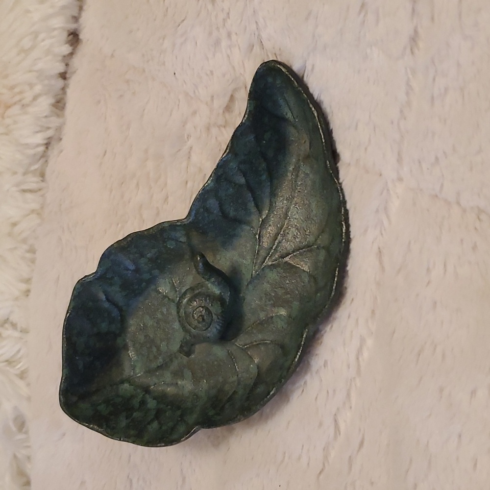 CAST MEDAL LEAF WITH ATTACHED SNAIL TRAY DISH JAPAN